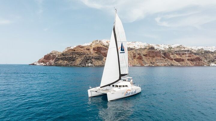 Santorini Private Morning Sailing Tour With Lunch and Drinks