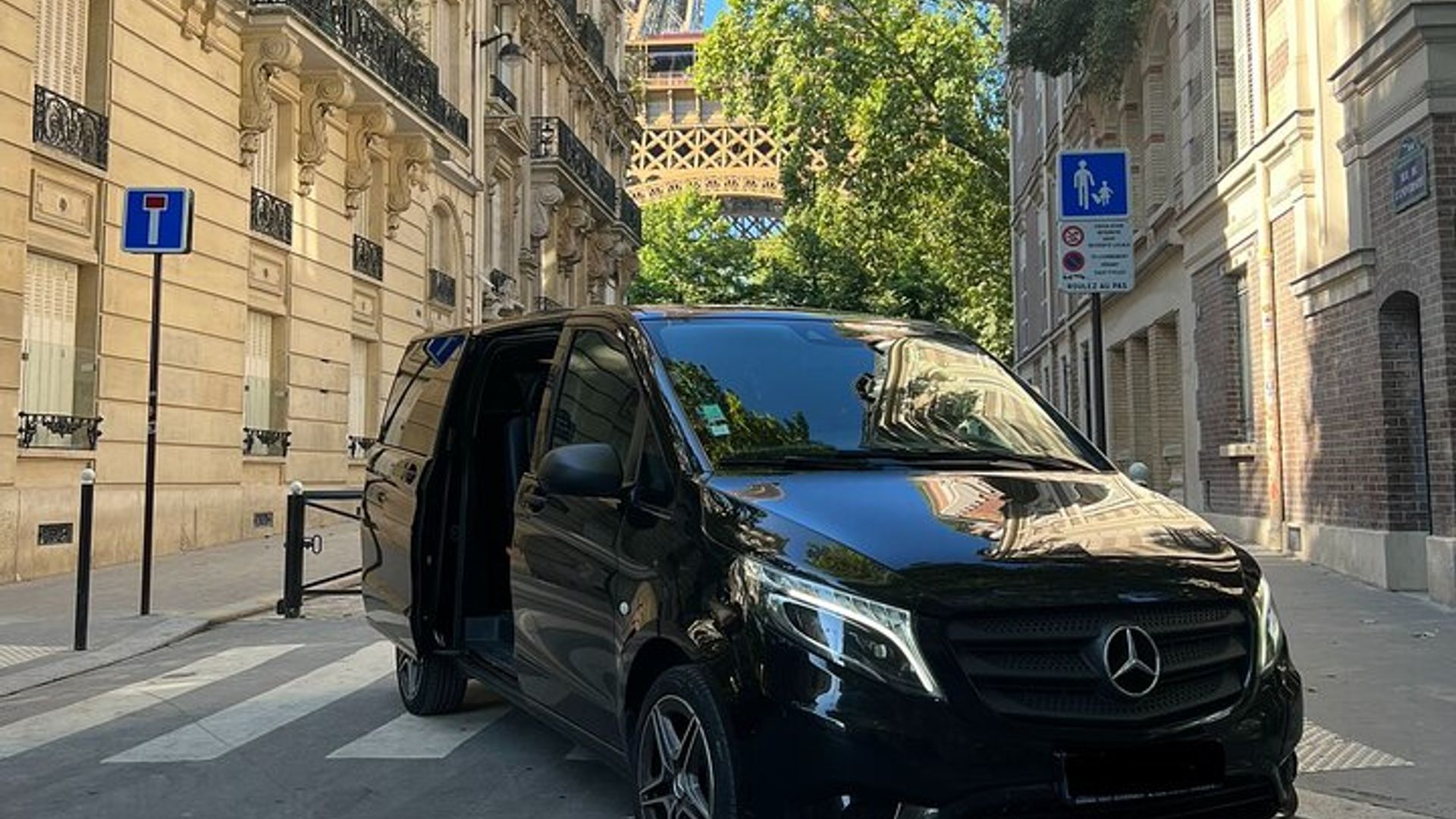 Paris Private Transfer to CDG or Orly with Luxury Upgrade