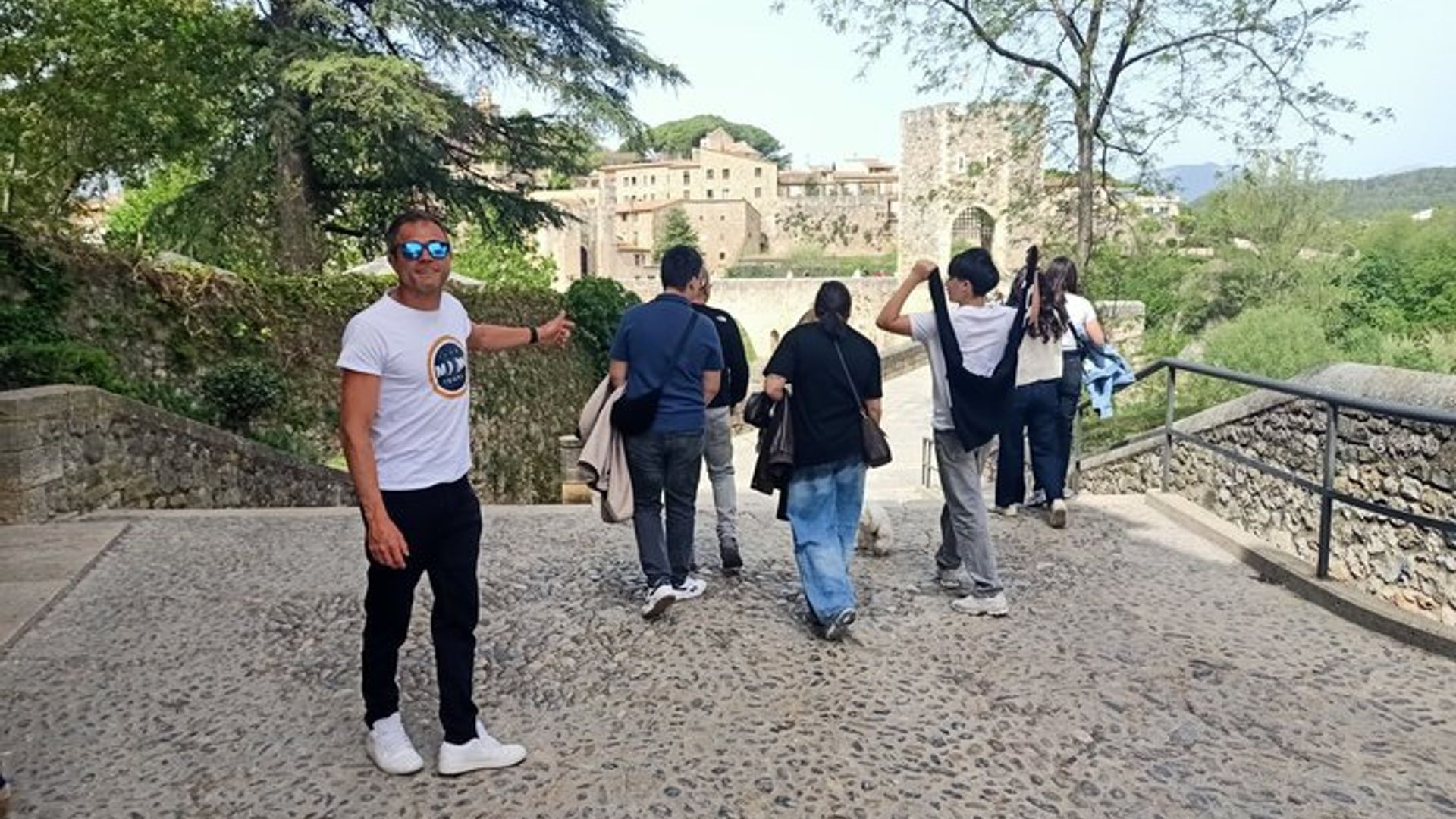 Visite médiévale et juive de Besalú avec saucisses, ratafia et vin