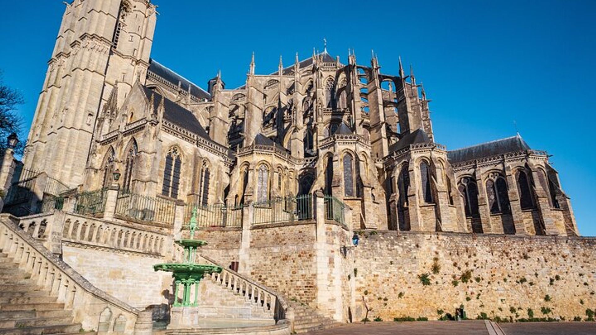 Le Mans: 1-hour audio guided walking tour and 20 audio commentaries