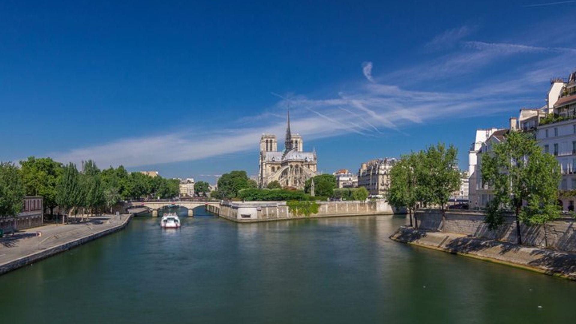 Evening Seine River Cruise with Musical Ambiance