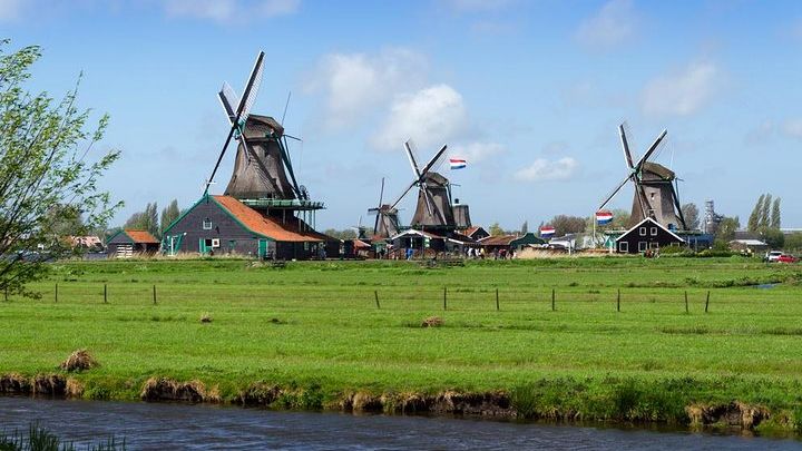 Private Zaanse Schans, Edam, Volendam, and Marken Day Trip
