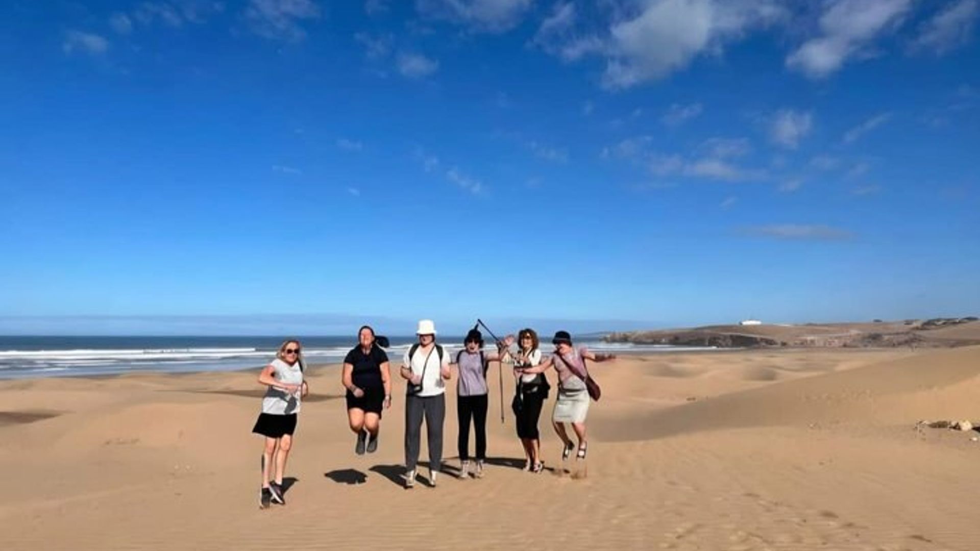 Randonnée Secrète au Cap Sim: vue panoramique entre Mer et Désert