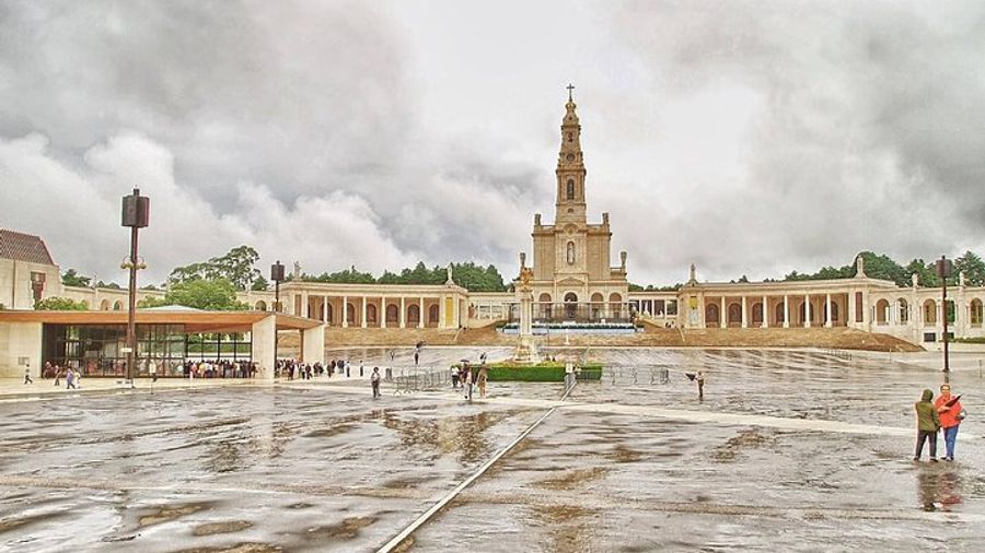 Fatima, Batalha, Nazare and Obidos Private Tour