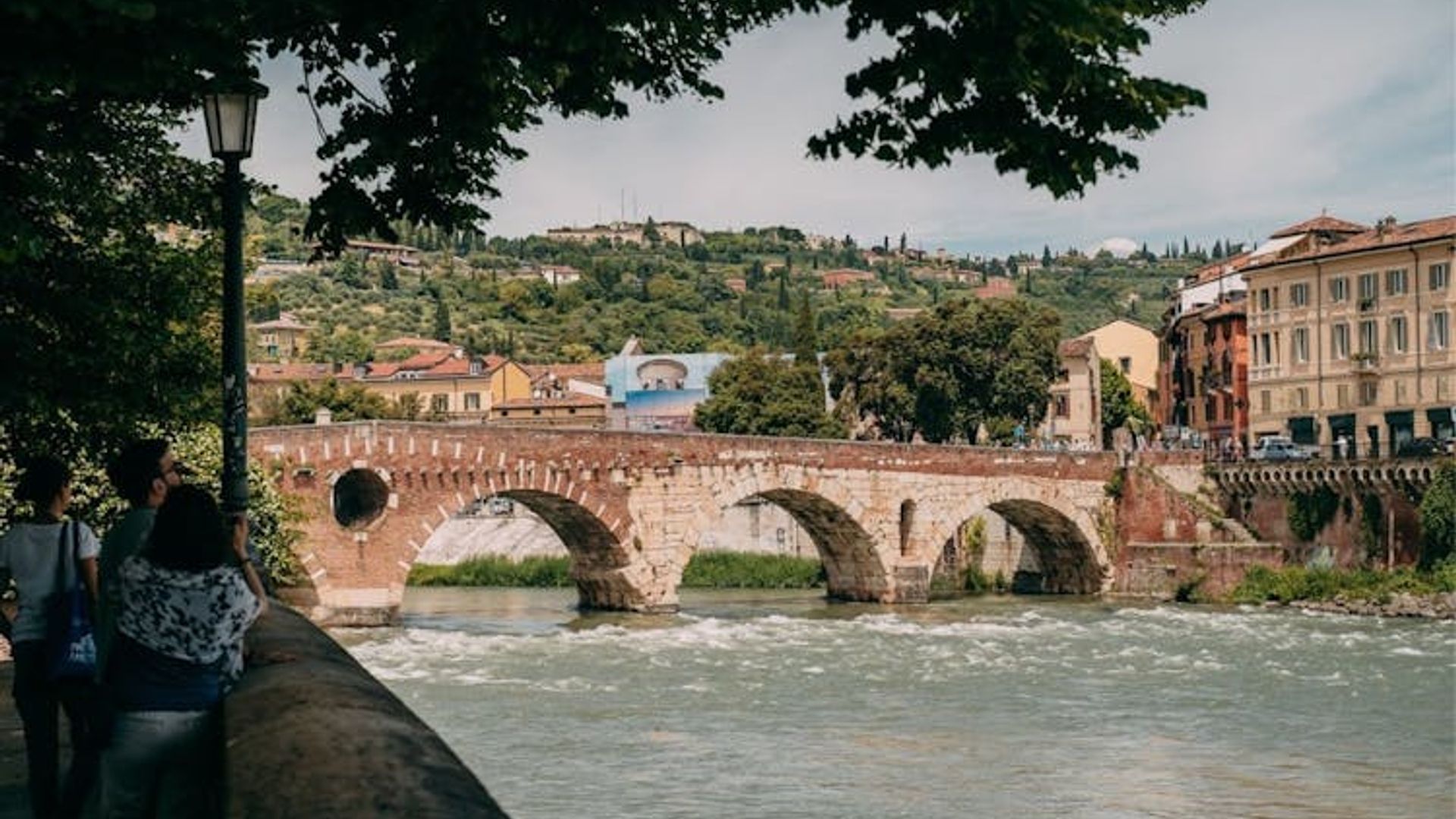 Food and Wine-tasting Walking Tour in Verona