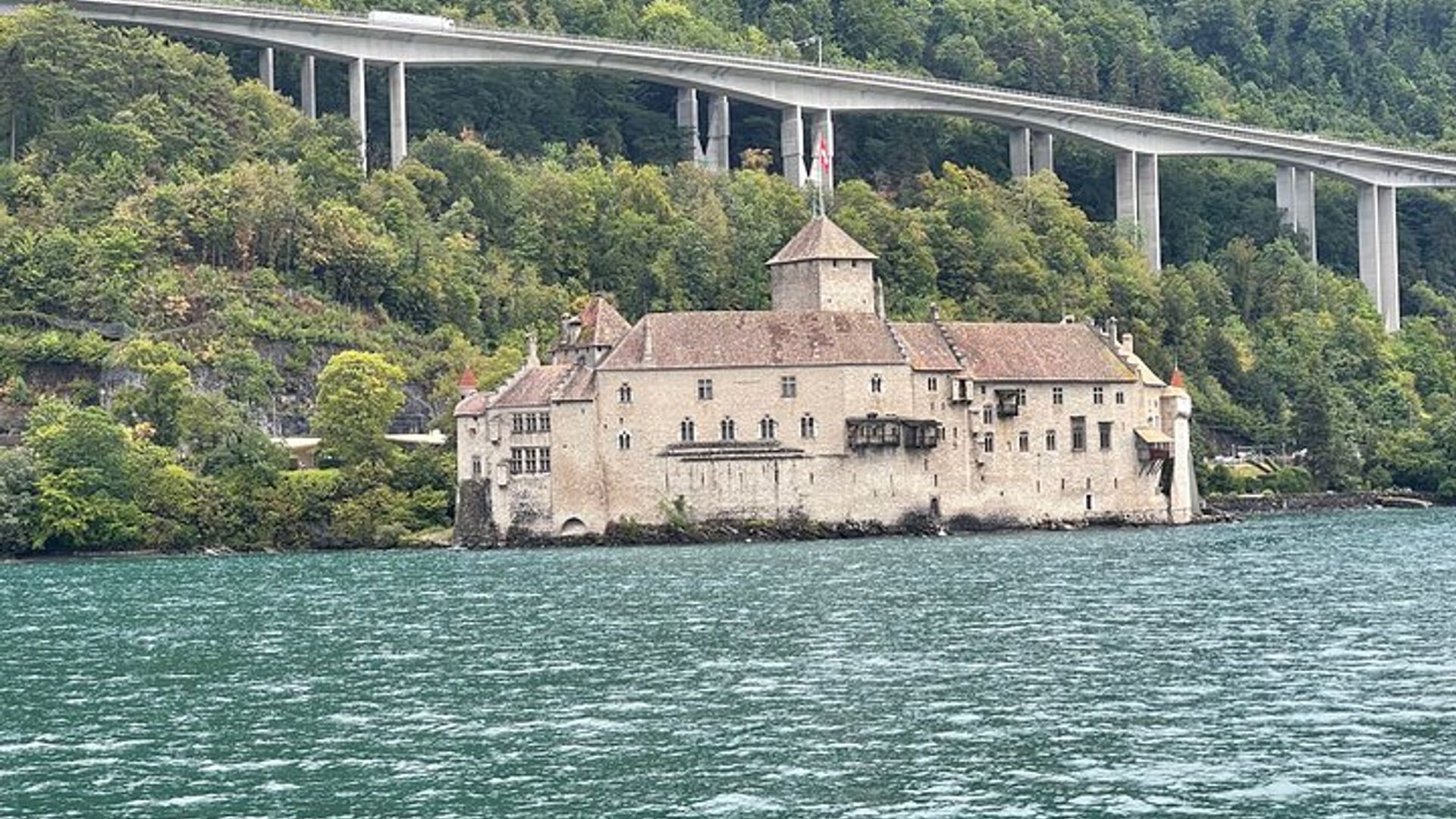 Excursión privada desde Ginebra a Montreux y al castillo de Chillon