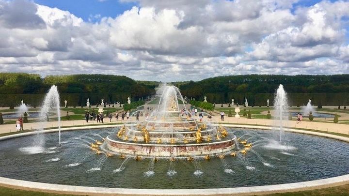 Versailles Palace and Giverny Private Guided Tour from Paris