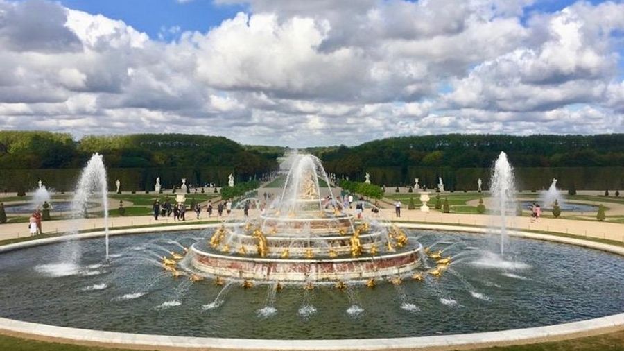 Versailles Palace and Giverny Private Guided Tour from Paris