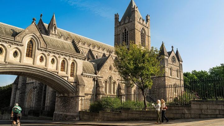 Dublin: Essential City Highlights Private Walking Tour