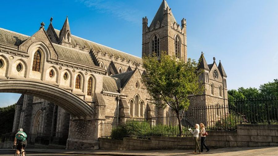 Dublin: Essential City Highlights Private Walking Tour