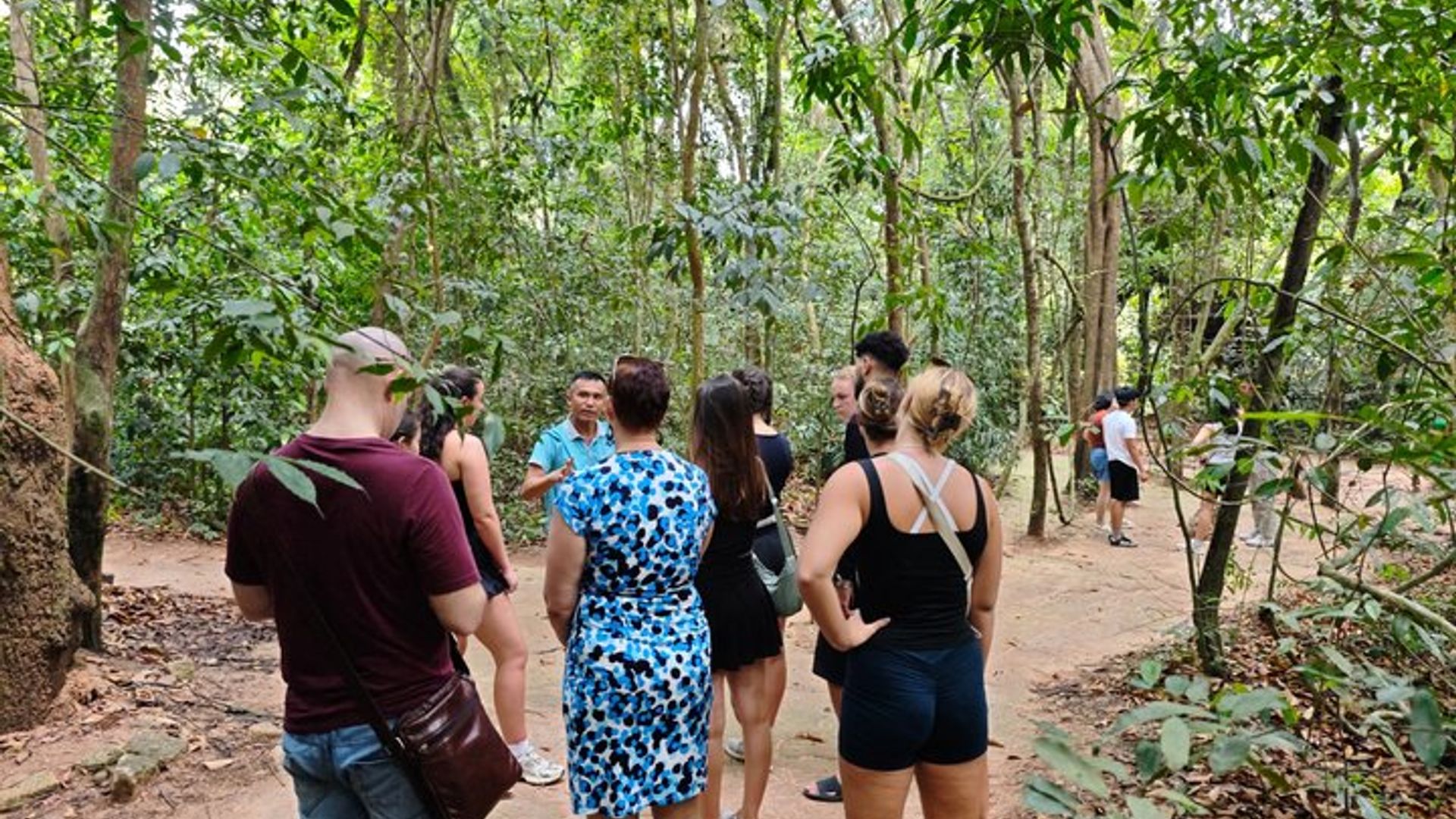 Tunnel de Cu Chi Ben Duoc et visite en petit groupe du marché local