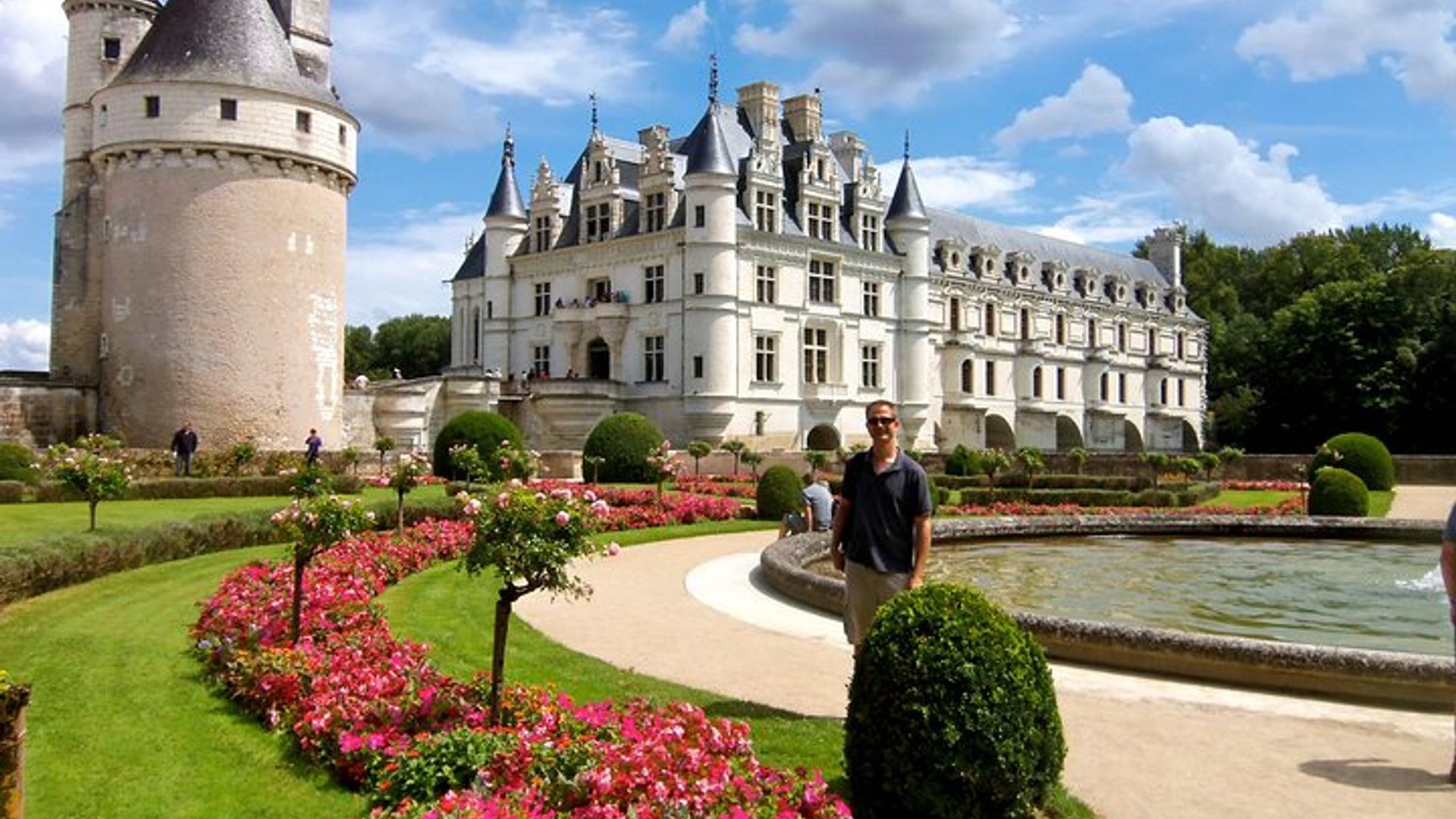 Loire Valley Chateaux & Wine Tasting Full-Day Tour From Paris