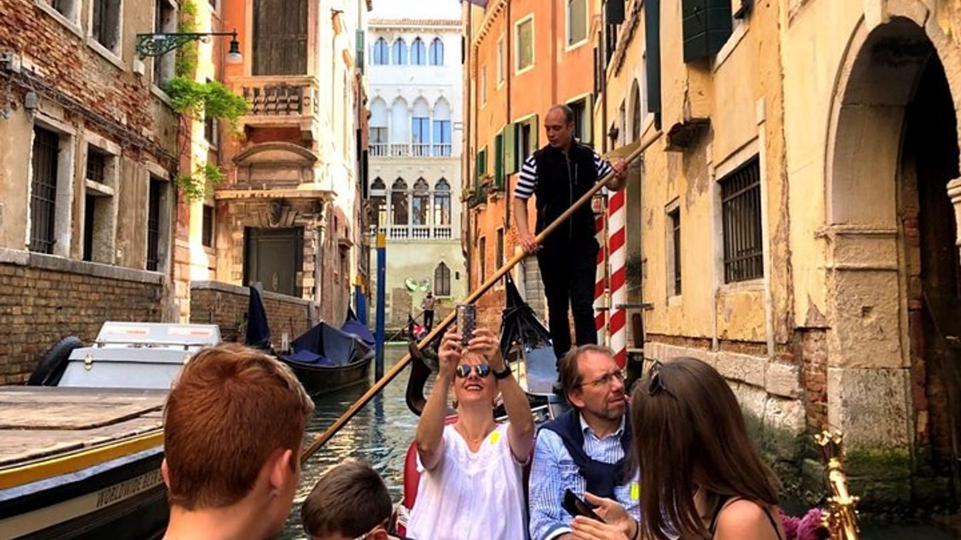 Venice: Morning Group Walking Tour With Gondola Ride