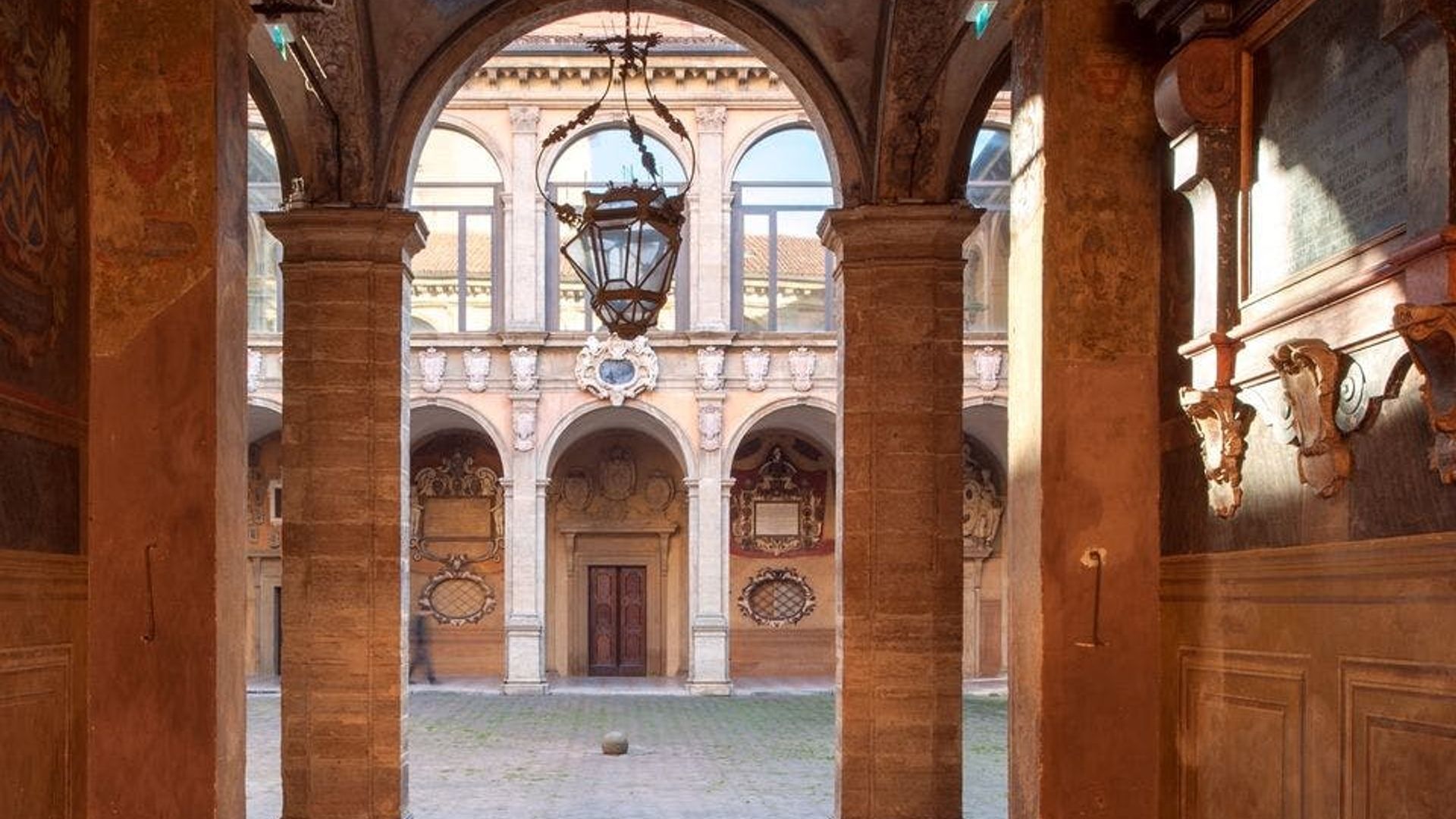 Audio tour of Archiginnasio Palace in Bologna with food tasting