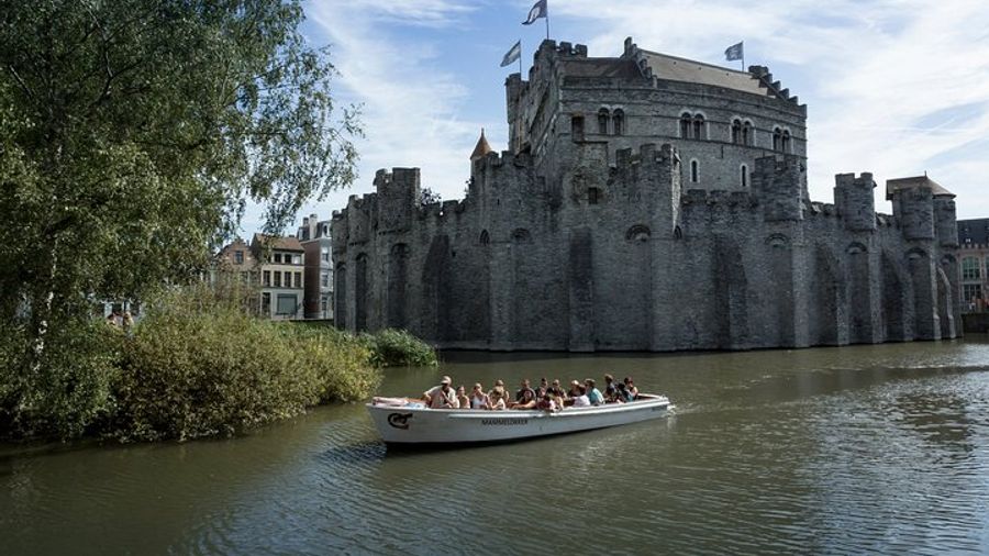 Ghent Guided Sightseeing Boat Trip pass the Graslei, Vleeshuis