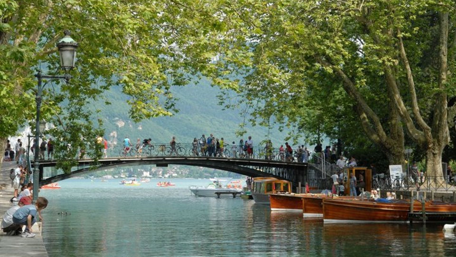Annecy búsqueda del tesoro & Highlights tour a pie autoguiado