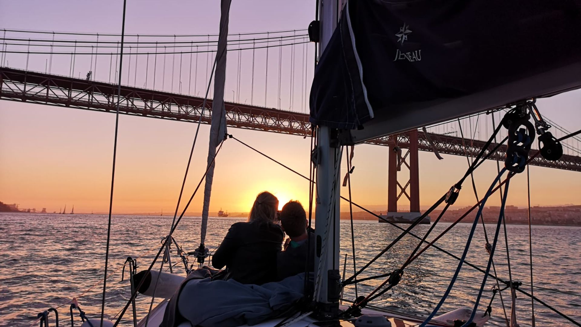 Lisbon Romantic Private 2h Sunset Cruise with sparkling wine