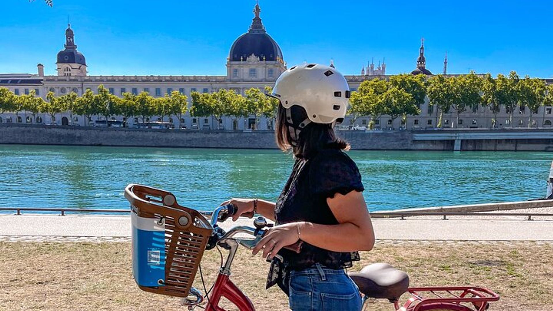 Bike Tour by ComhiC - 2h Heading to Tête d'Or Park