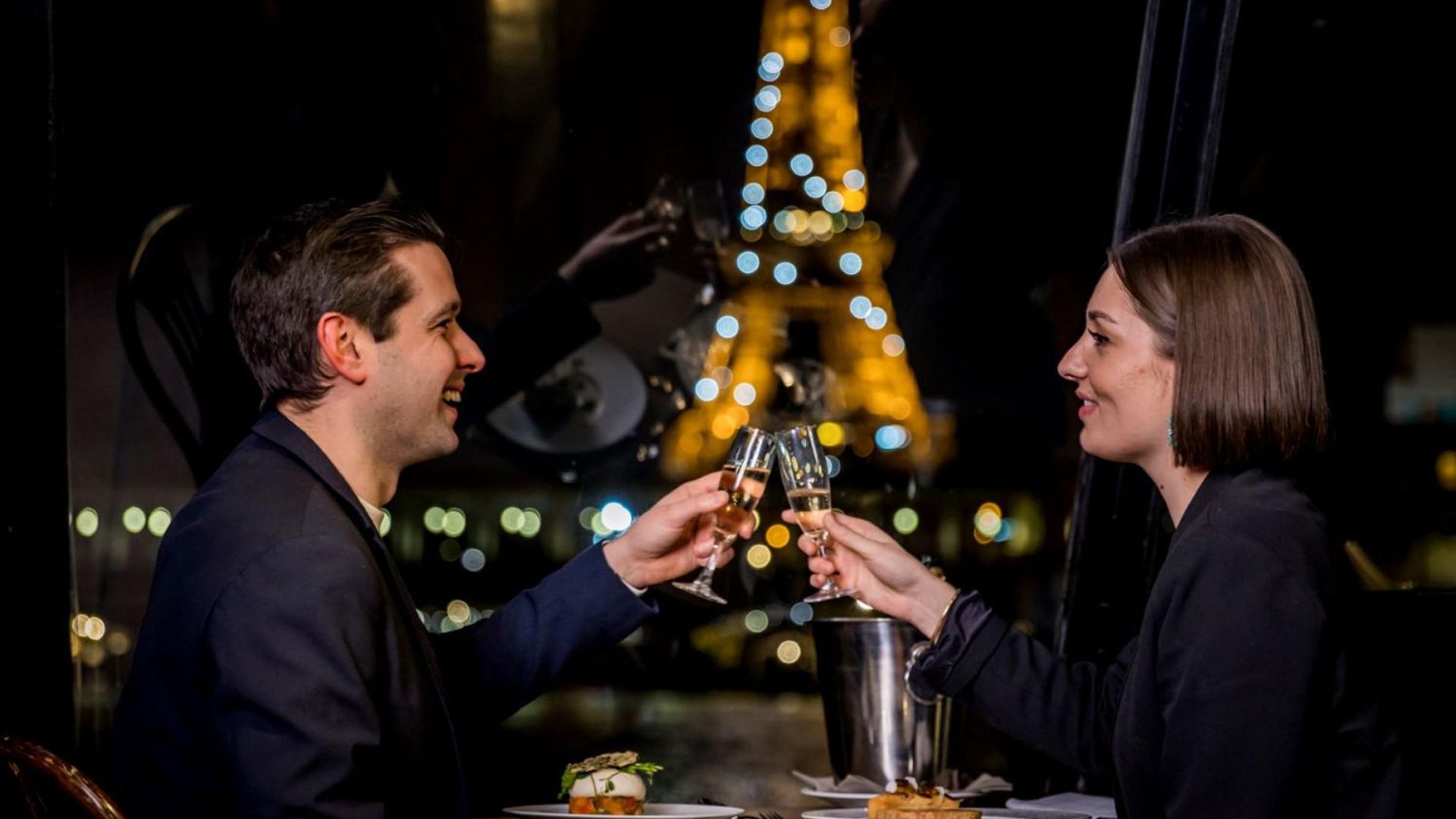 Paris: Dinner Cruise on the River Seine 9.30pm - Special Dates