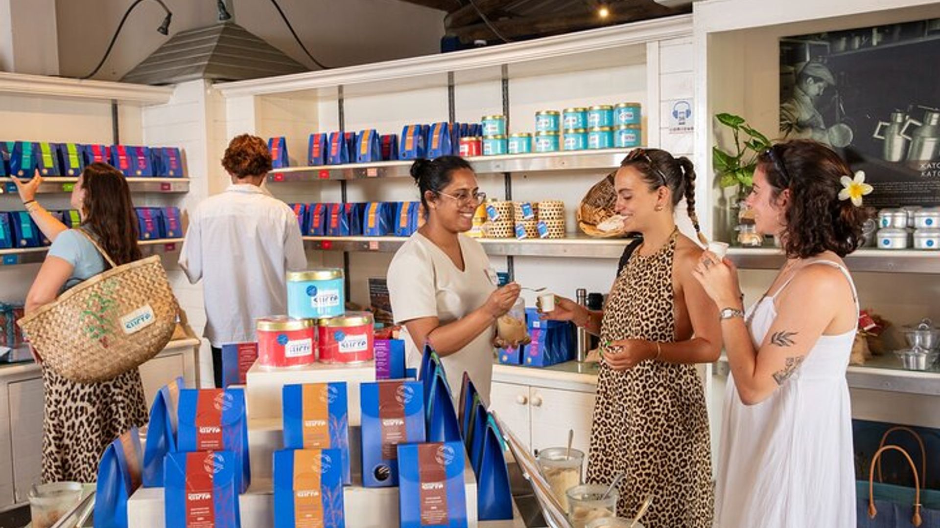 Visita a L'Aventure du Sucre para degustación de azúcares morenos y rones.