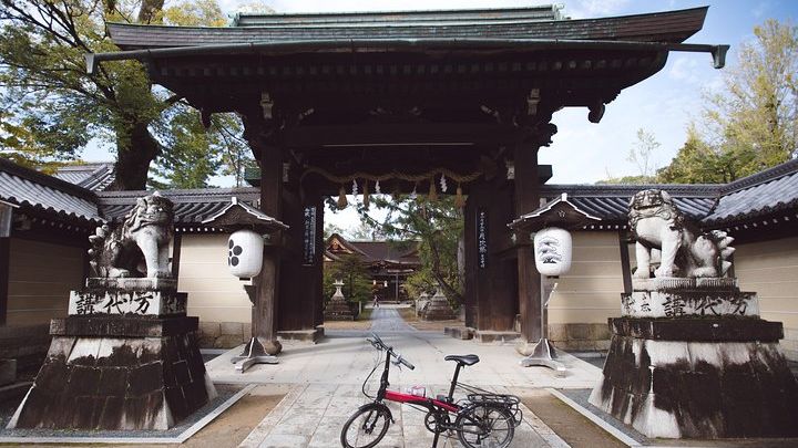Kyoto: Guided Small-Group Sightseeing E-Biking Tour