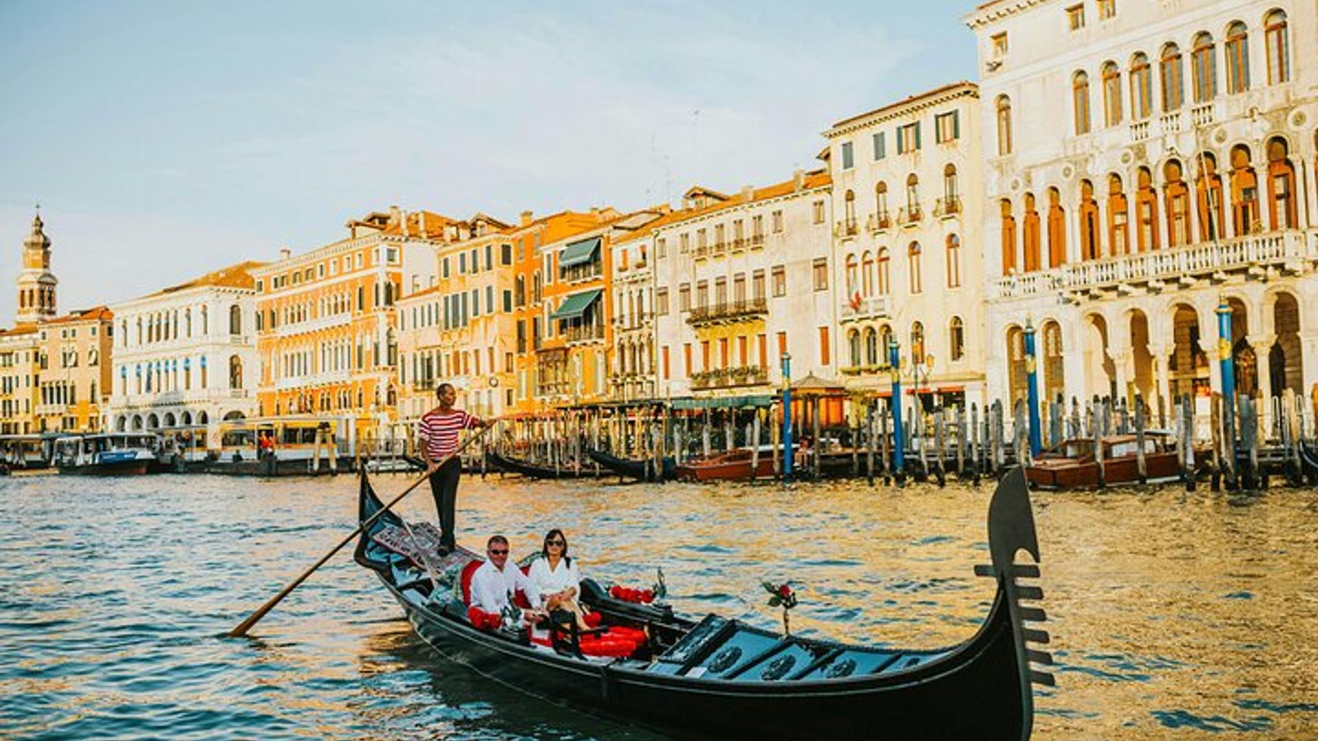 Enchanting Gondola Experience: 30 Minutes on the Grand Canal