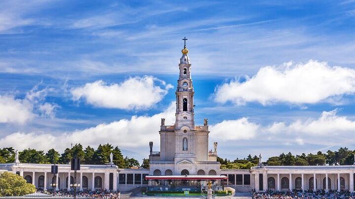 Fátima, Batalha, Nazaré and Óbidos Private Tour