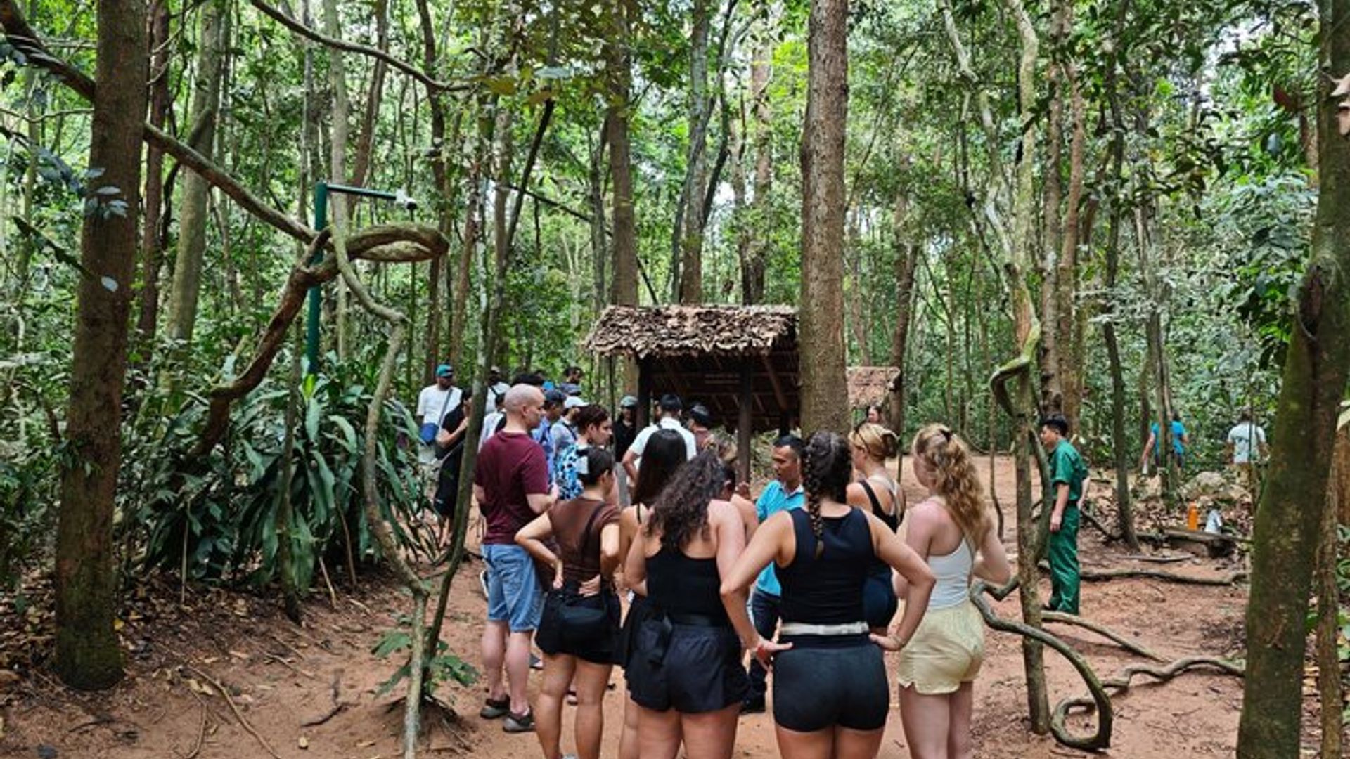 Cu-Chi-Ben-Duoc-Tunnel und lokale Markttour in kleiner Gruppe