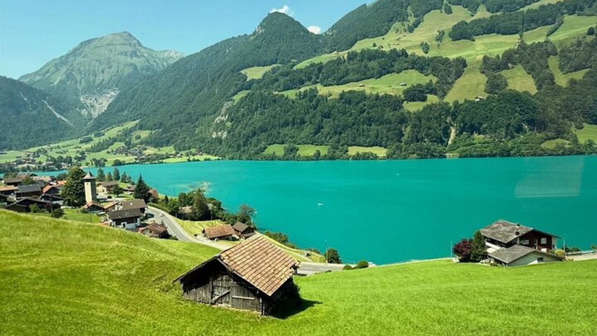Basilea: Tour guiado por los Alpes suizos, Lauterbrunnen y las Cuevas de Beatus
