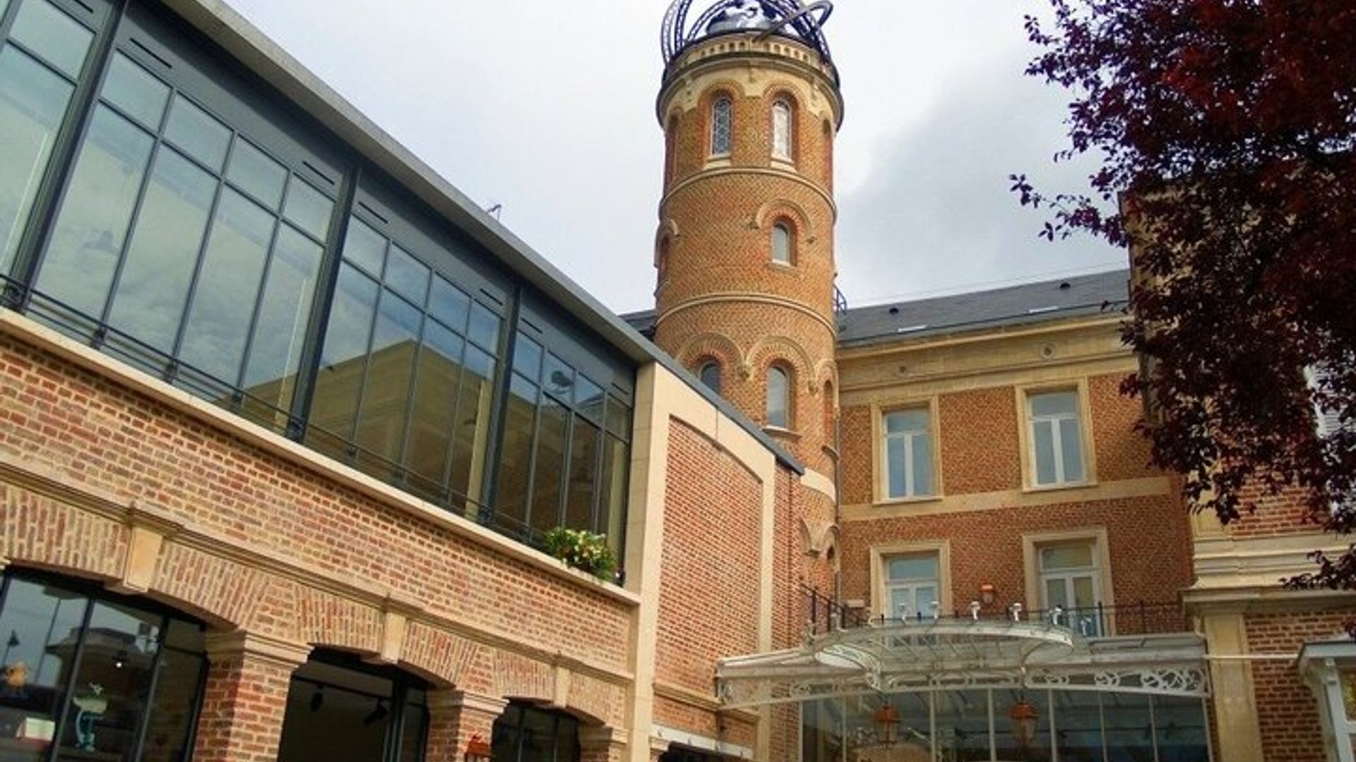 Paseo por la ciudad de Amiens con audioguía en 7 idiomas en tu teléfono