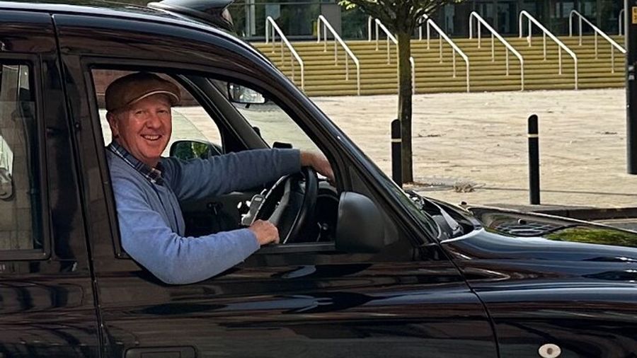 Manchester Private Sightseeing Tour by Classic Black Taxi