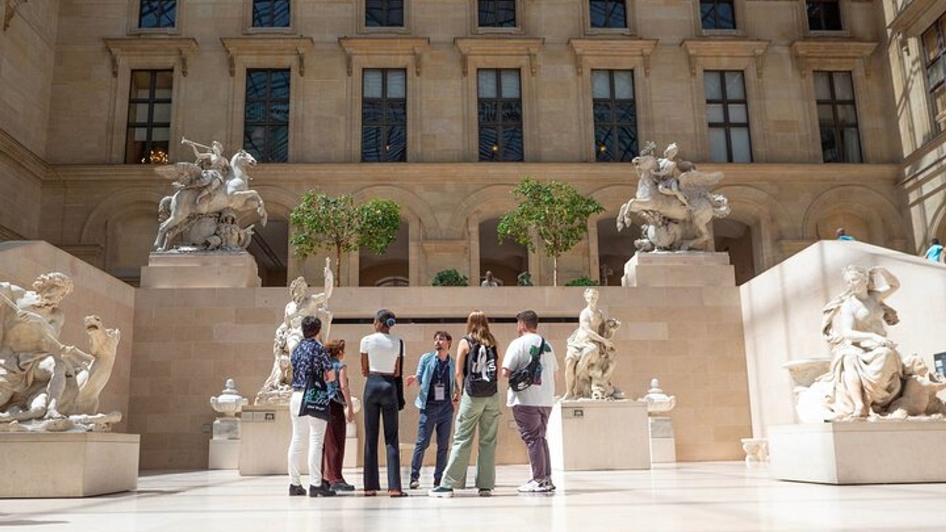 Louvre Museum Guided Highlights Tour with Tickets