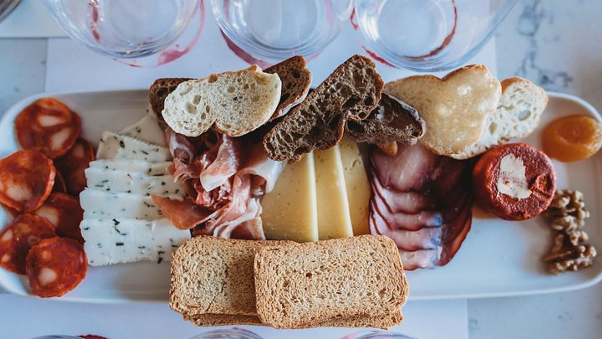 Almuerzo ligero de degustación de vinos para grupos pequeños en Lisboa