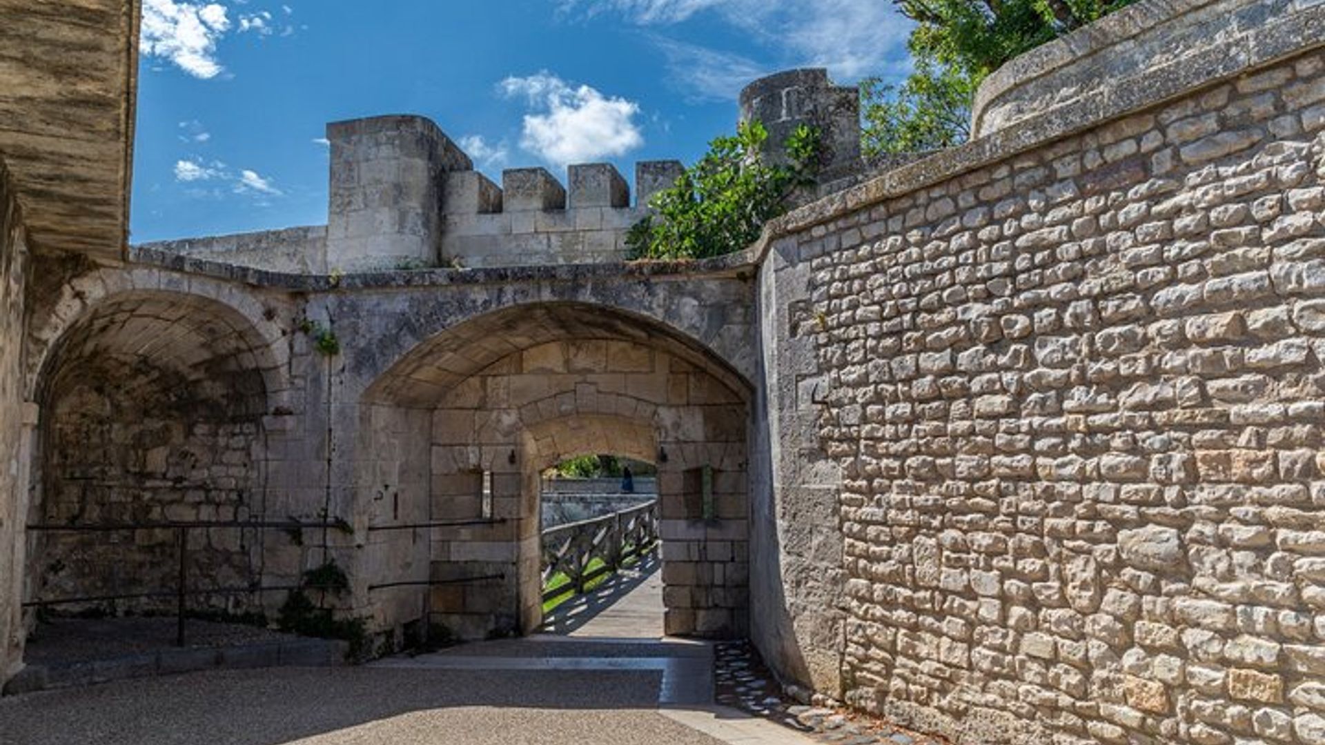 La Rochelle Visite audioguidée à pied 2h30 et 26 commentaires