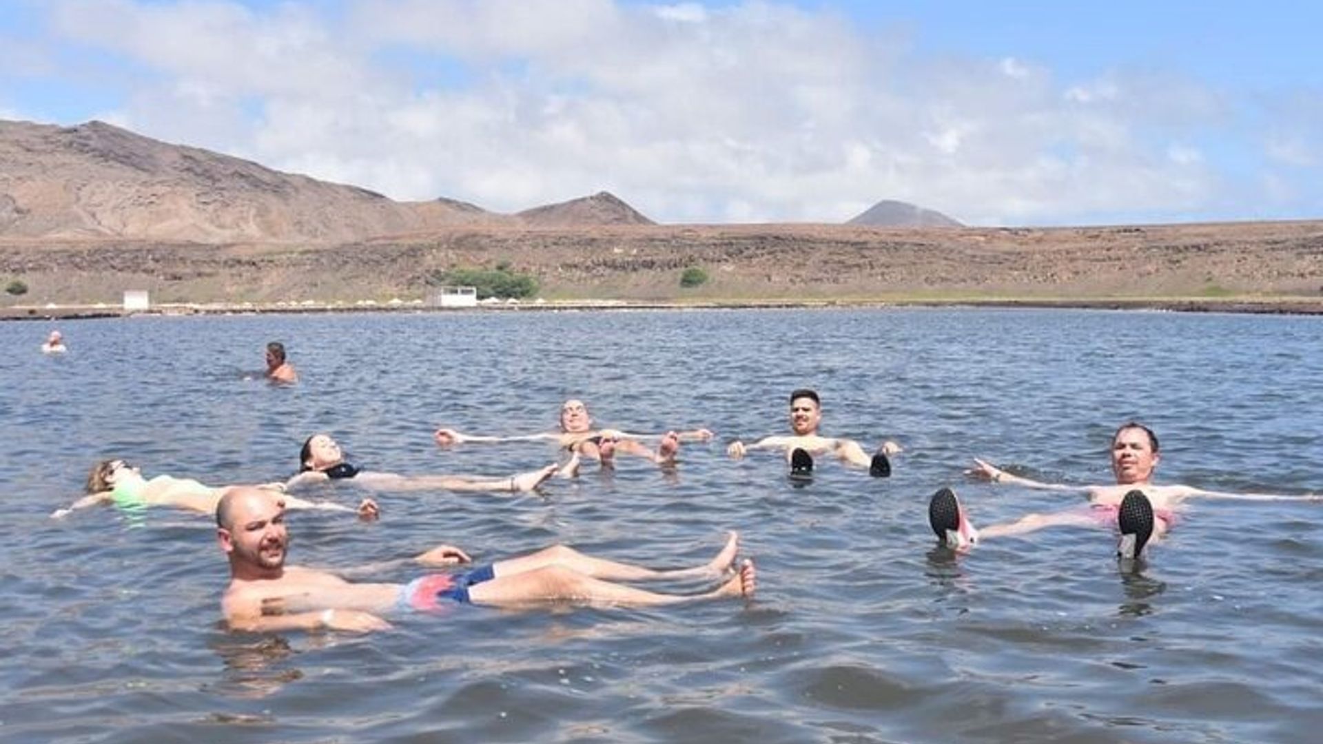 Full-day tour - Salt Mine, Blue Eye, Shark Watch and Kite Beach