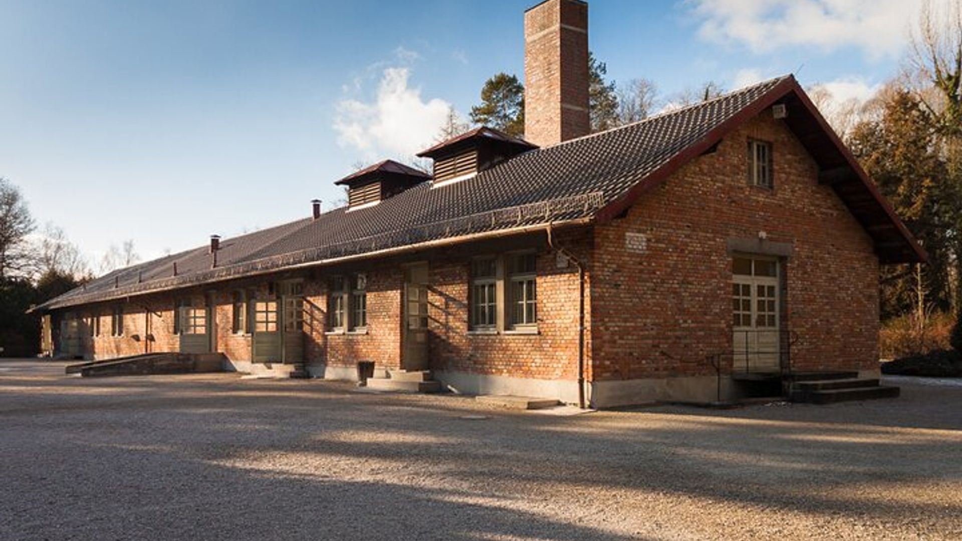 KZ-Gedenkstätte Dachau von München mit dem Zug