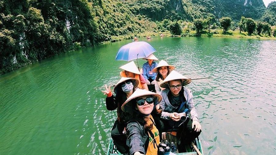 Hanoi: Ninh Binh Hoa Lu Trang and An Mua Cave Tour With Lunch