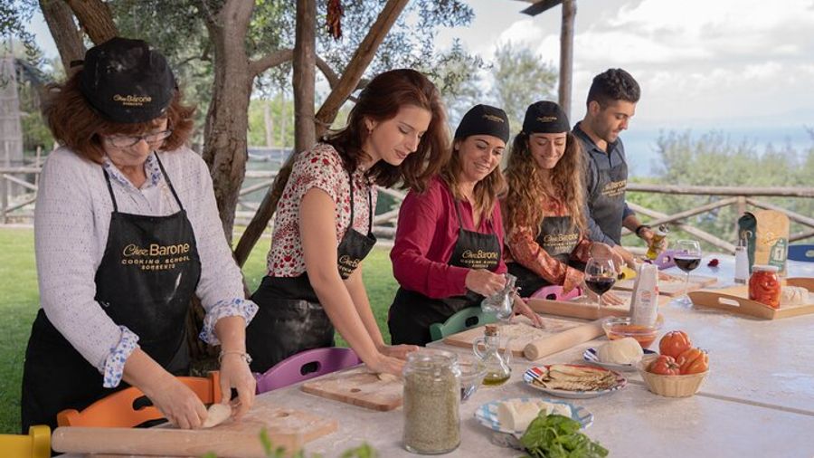 Pasta and Pizza Master Class with Pick Up in Sorrento