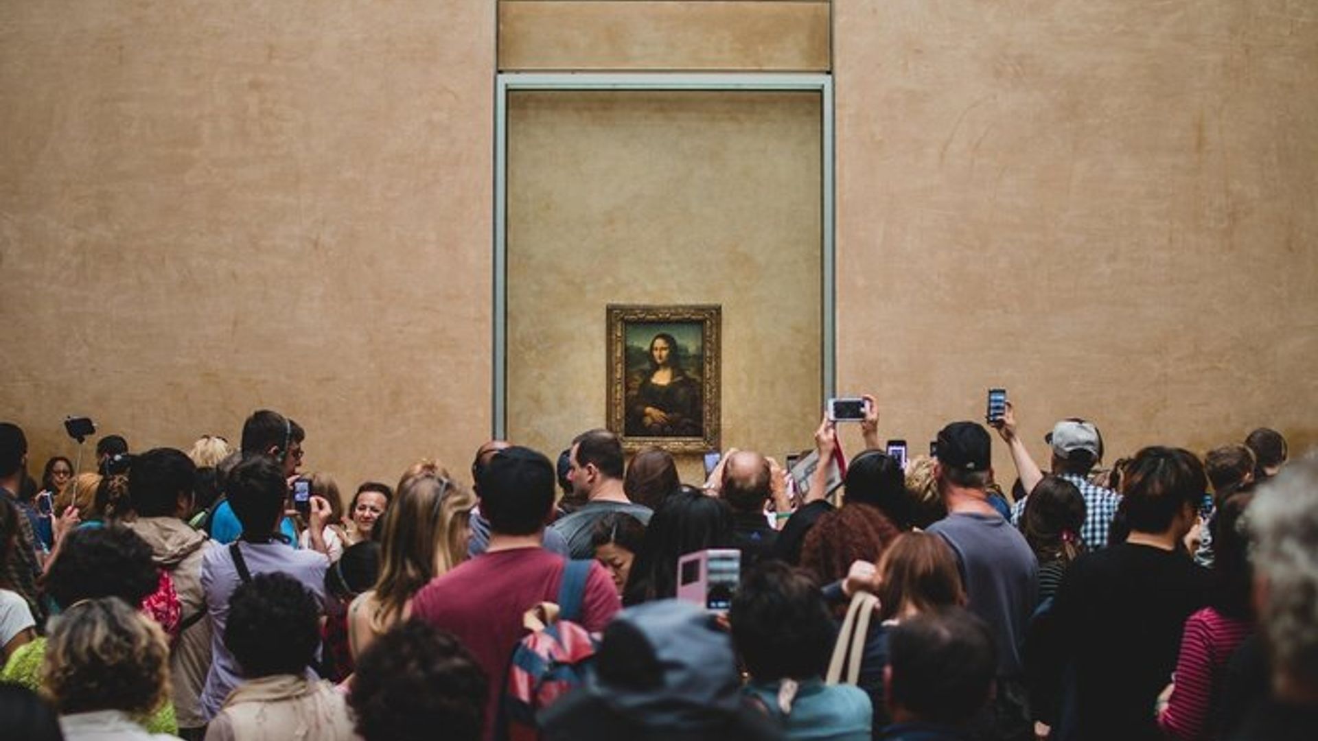 Paris Louvre Museum Guided Tour with Reserved Access Tickets