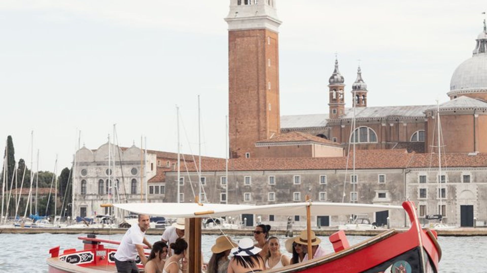 Discover Venice with a Lagoon Tour in Bragozzo