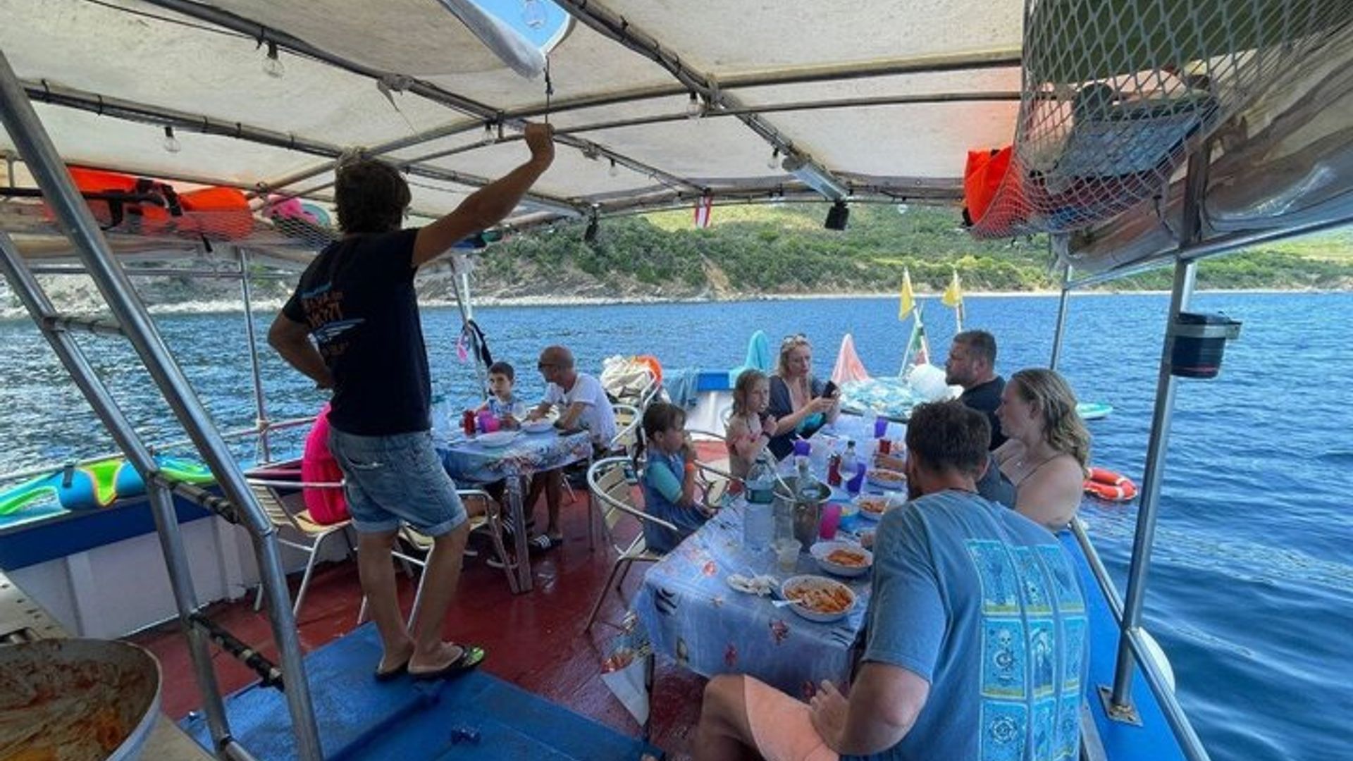 Tourisme de pêche sur l'île d'Elbe avec apéritif et dîner à bord