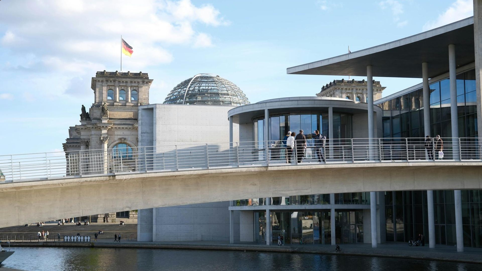 Guided tour of Berlin's Government District and the Reichstag