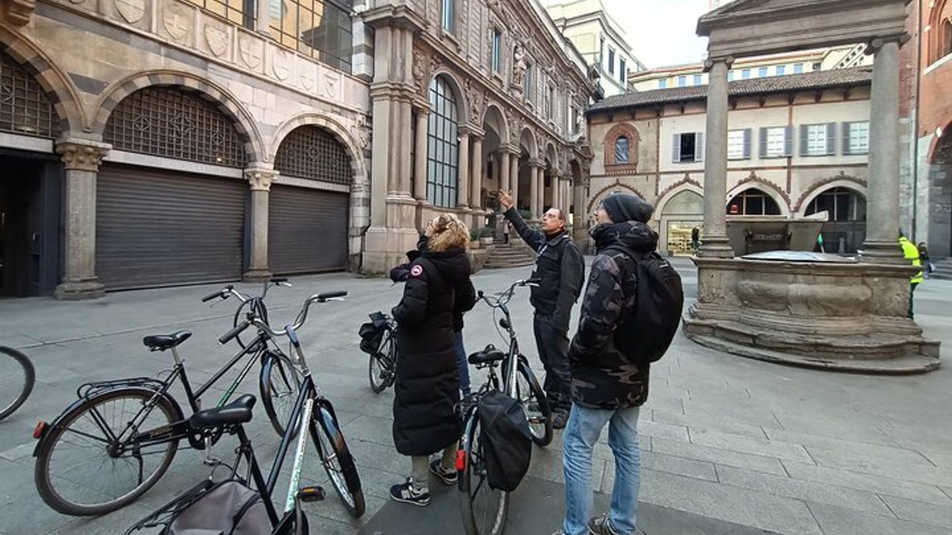 Destaques de Milão: Passeio de Bicicleta Guiado em Grupo Reduzido de Meio Dia