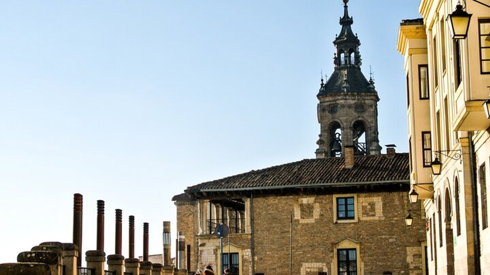 Visitez Vitoria Gasteiz à votre rythme, sans groupe, grâce à votre téléphone portable.