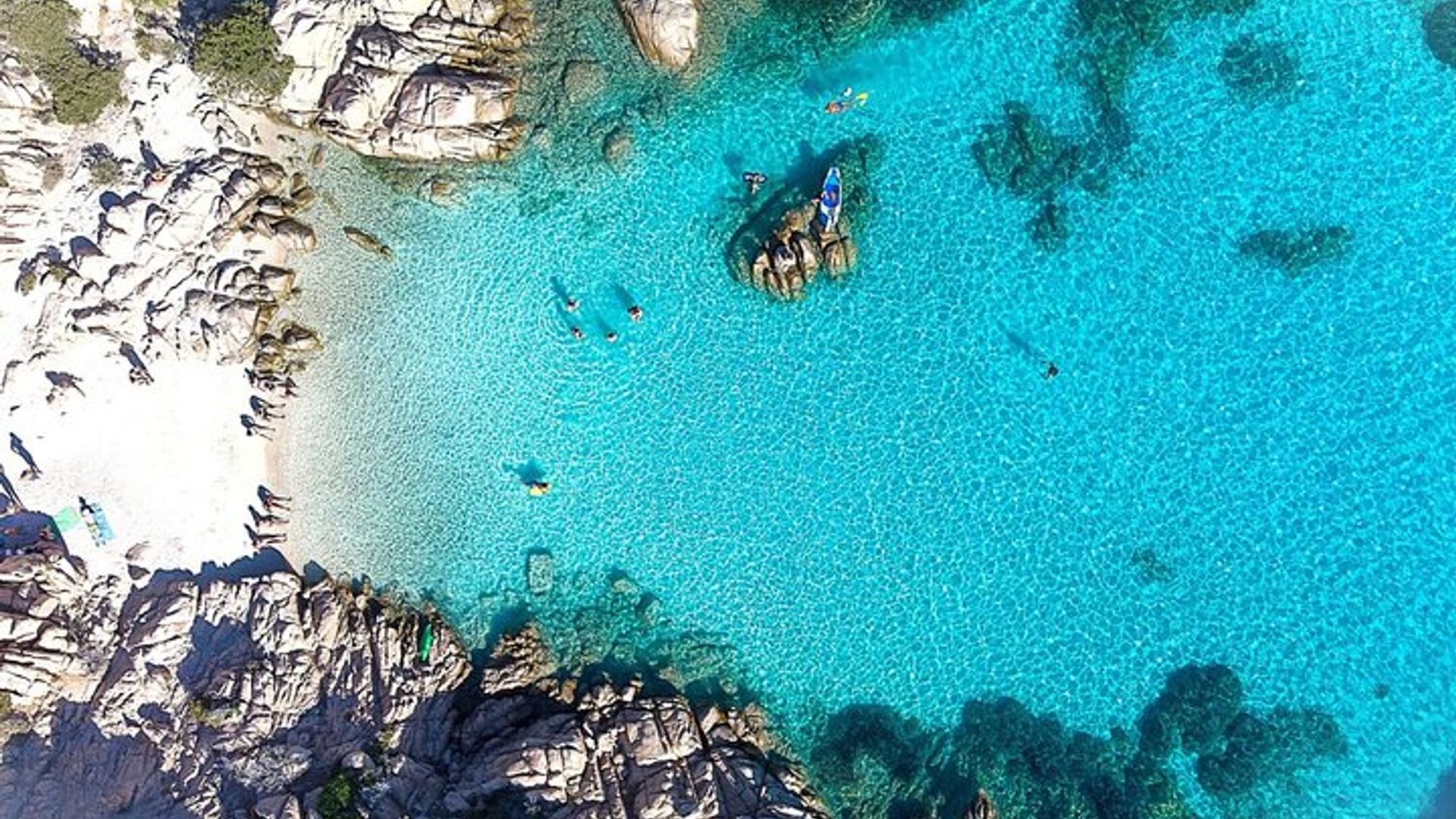 Tour privado en barco por el archipiélago de la Maddalena en bote RIB