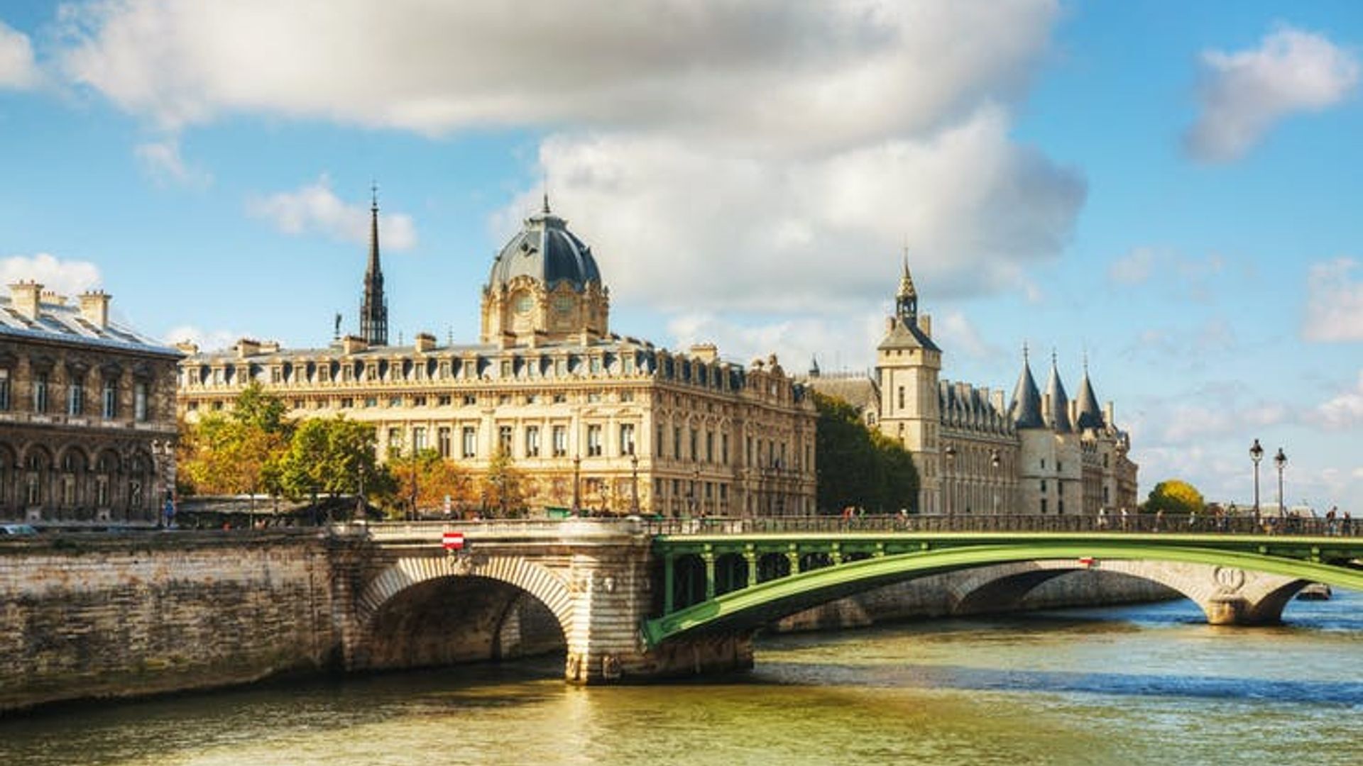 City tour of Paris by bus and tickets for a Seine cruise