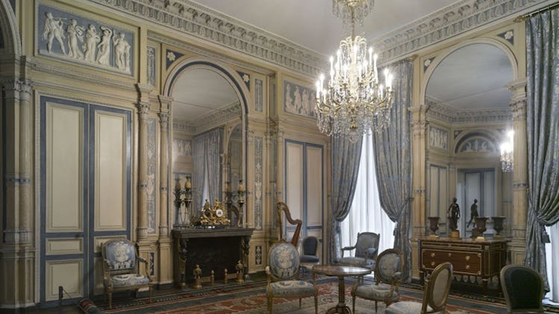 Museum of Decorative Arts ticket and Paris city audio tour
