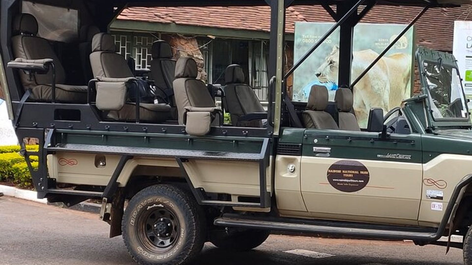 Half-Day Private Tour in Open Jeep at Nairobi Park
