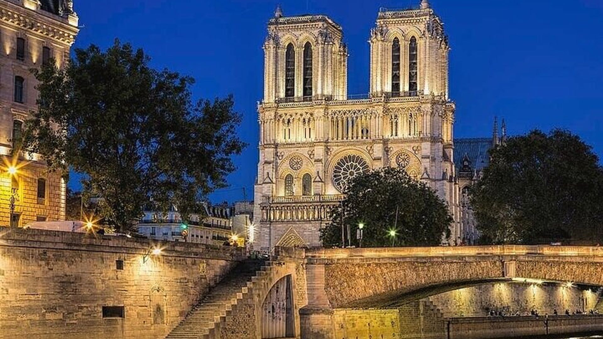 Paris at Night Illumination Tour With Indian Dinner