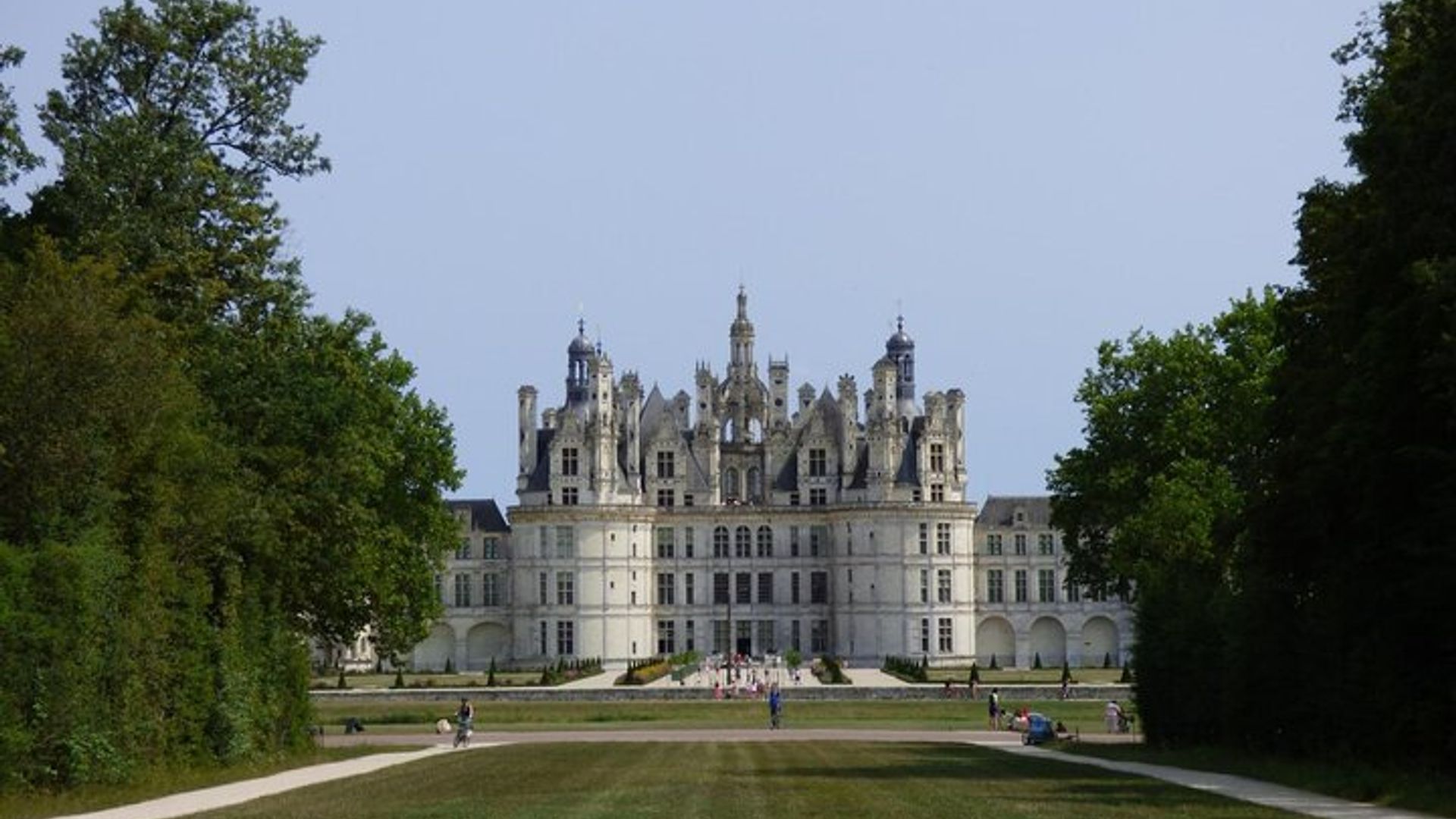 Loire Valley Castles Private Tour From Paris by Minivan